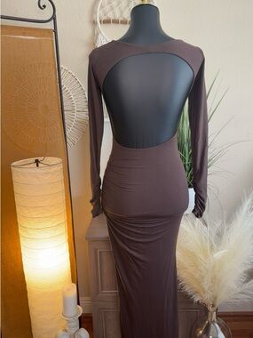 Oh Polly Brown Long Sleeve Backless Maxi Dress - NEW WITHOUT TAGS